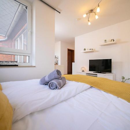 Studio Shiny - Zentral Mit Balkon - Messe - Kueche Neuss Extérieur photo