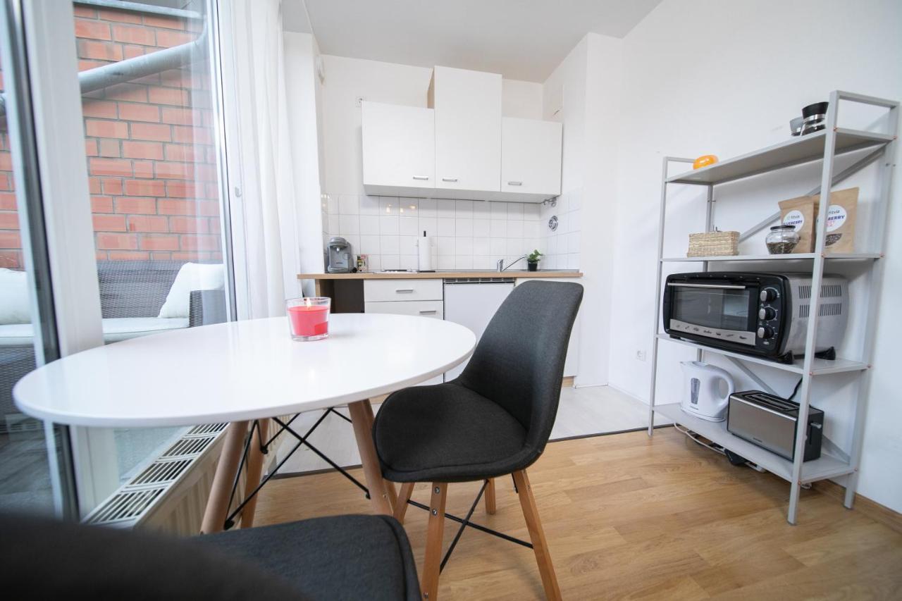 Studio Shiny - Zentral Mit Balkon - Messe - Kueche Neuss Extérieur photo